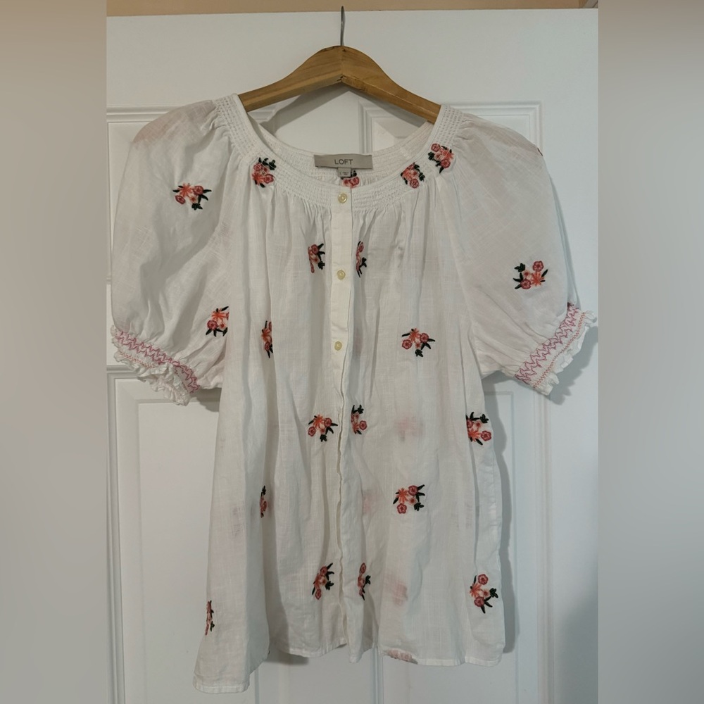 Loft Size:L White Floral Embroidered Blouse